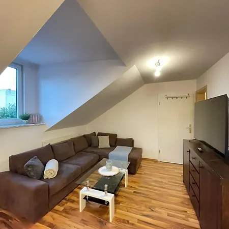 Zentrales Mit Schlafgalerie Bis 4 Gaeste Neuwied