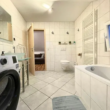 Zentrales Mit Schlafgalerie Bis 4 Gaeste * Neuwied
